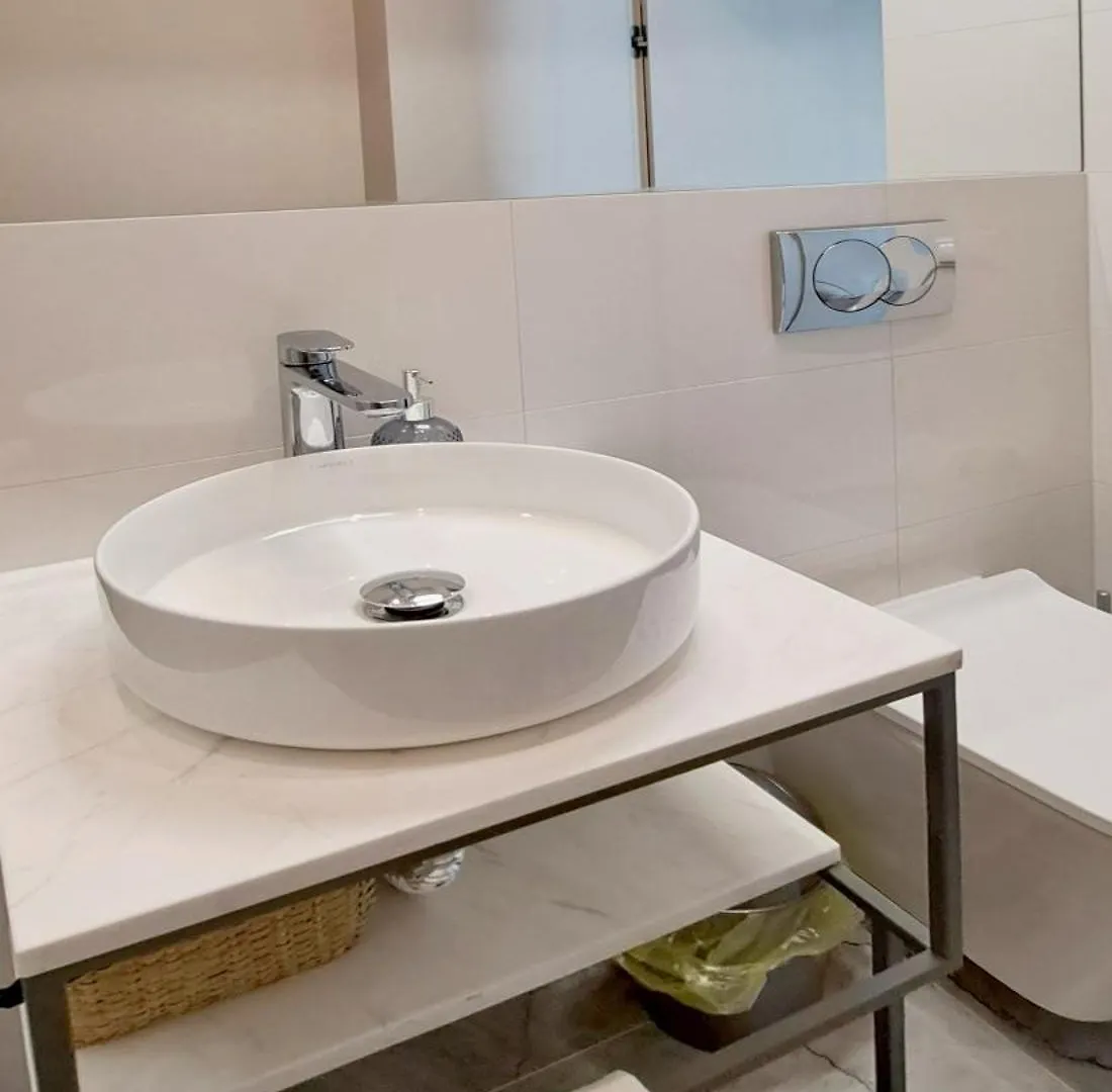 Falcon Apartment 5 Metro Sgh Warsaw