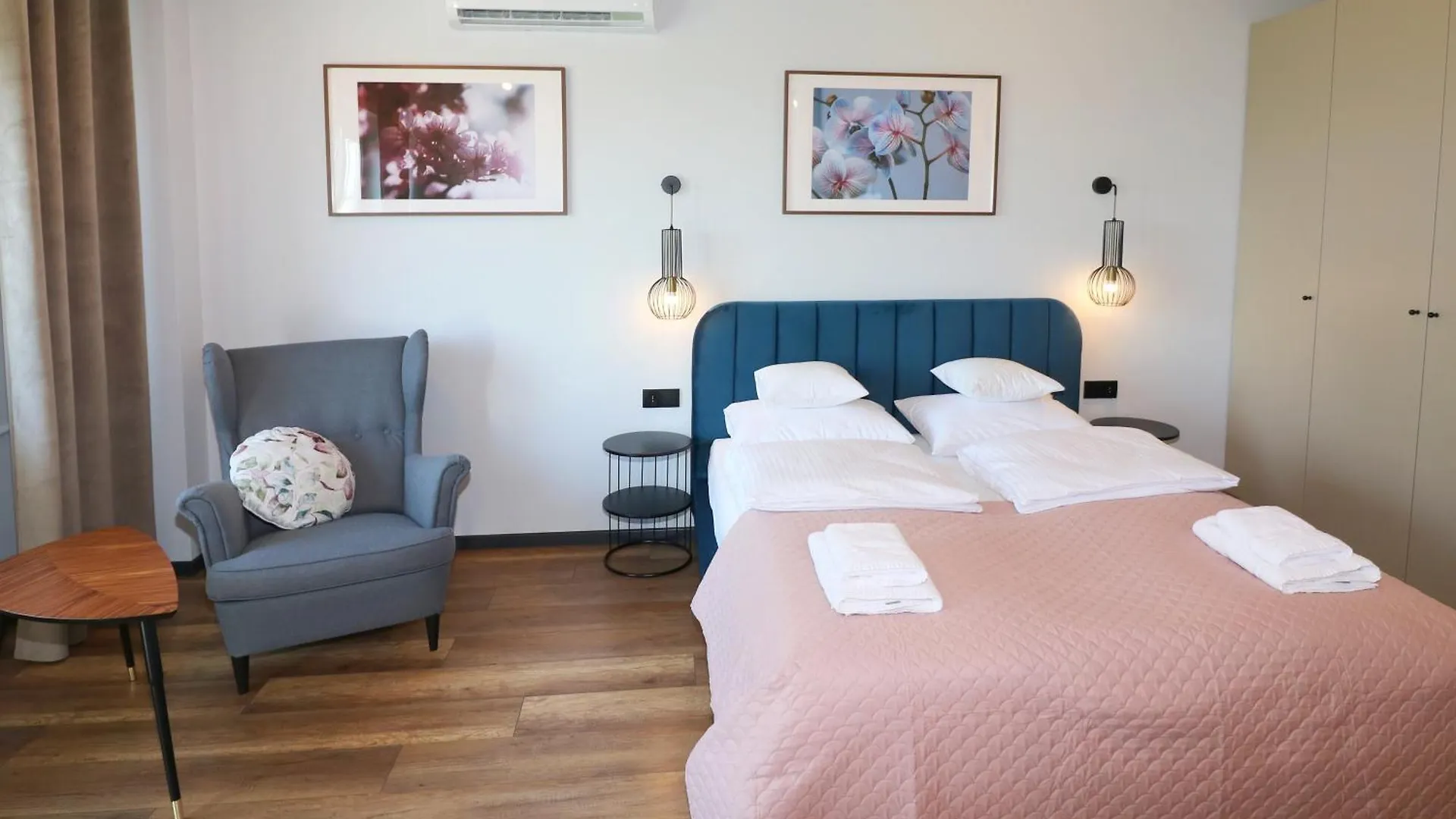 Falcon Apartment 5 Metro Sgh Warsaw