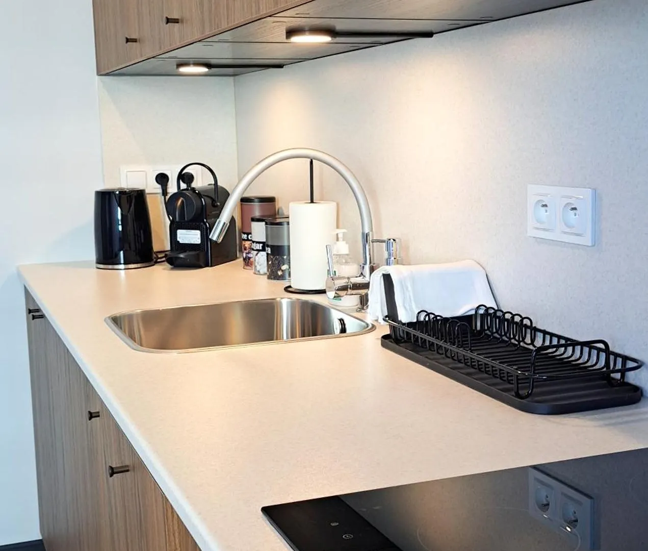 Falcon Apartment 5 Metro Sgh Warsaw Poland